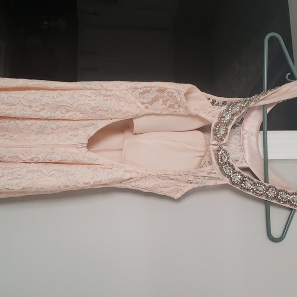 Formal lace gown - Picture 6 of 7